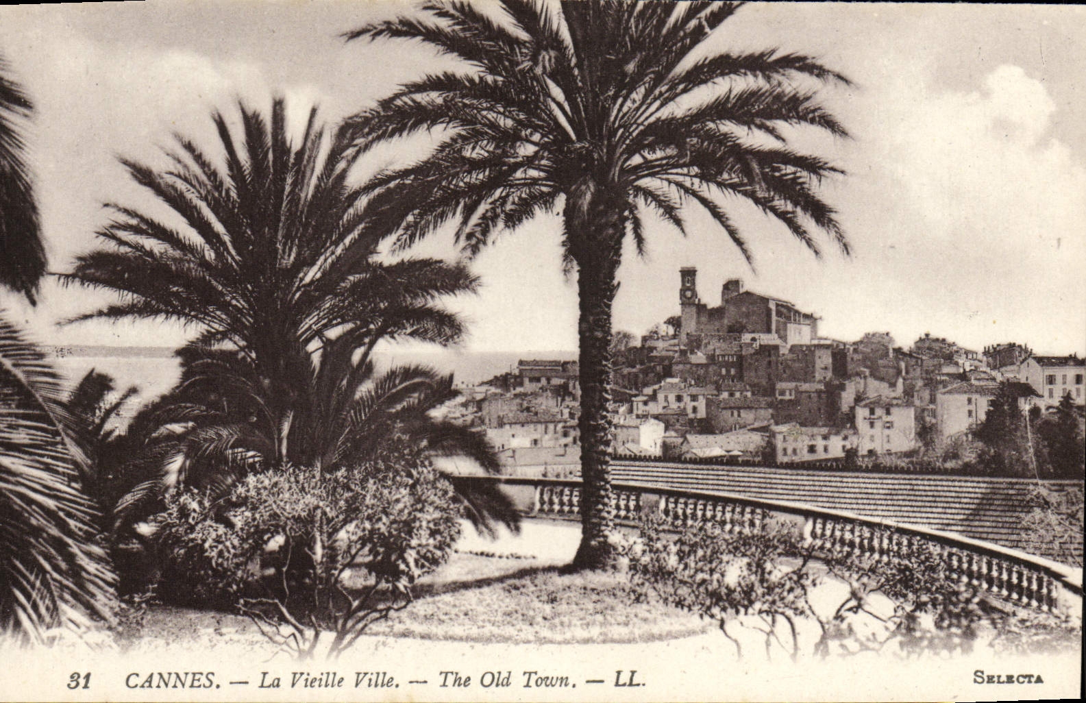 VINTAGE POSTCARD Cannes the Old city