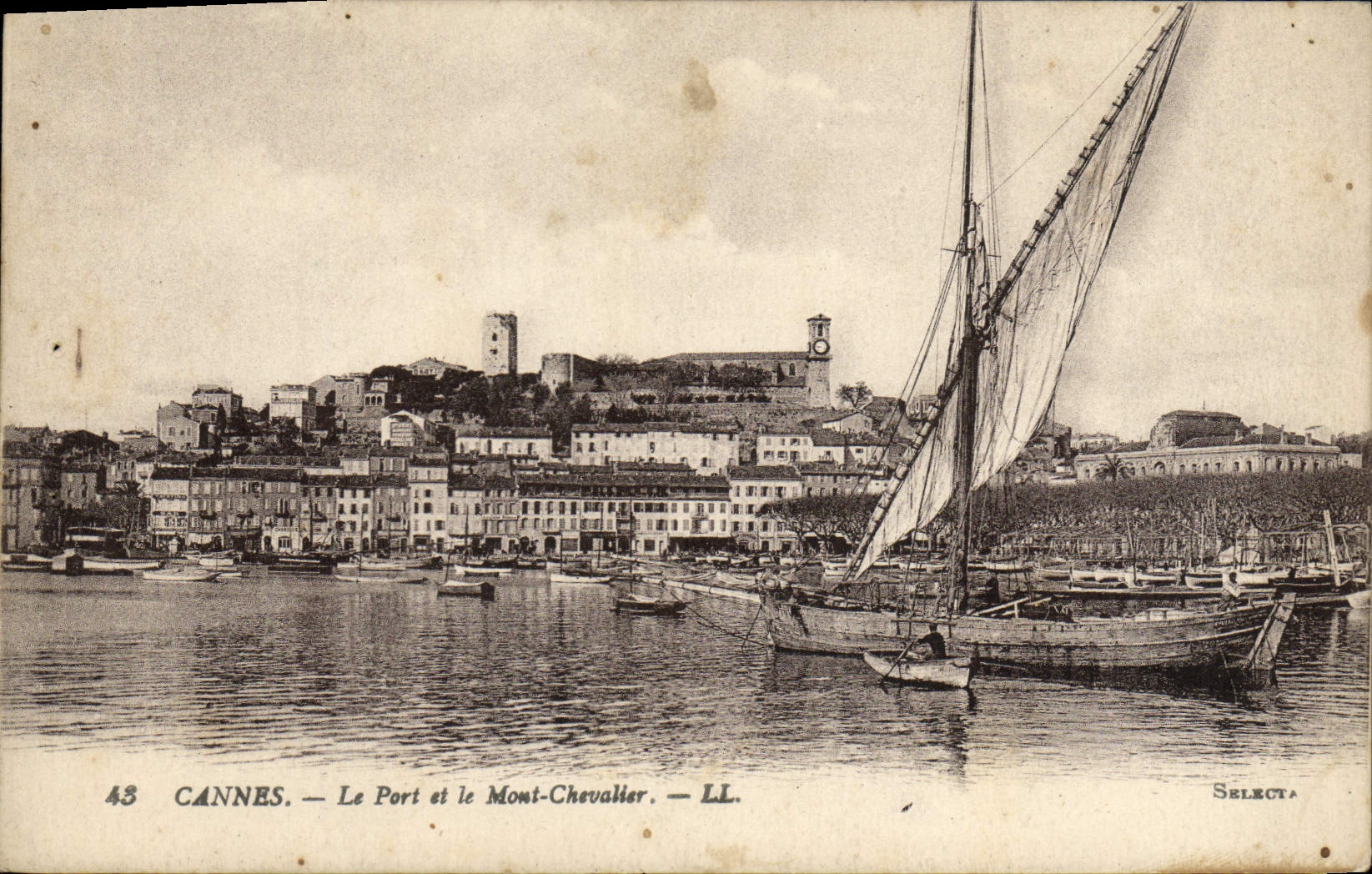 CPA Cannes Le Port et le Mont Chevalier Bateaux