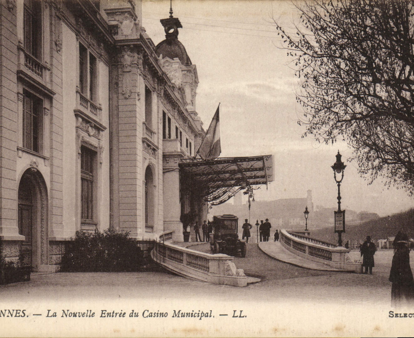 VINTAGE POSTCARD Cannes the New Entry of the Automobile Municipal Casino