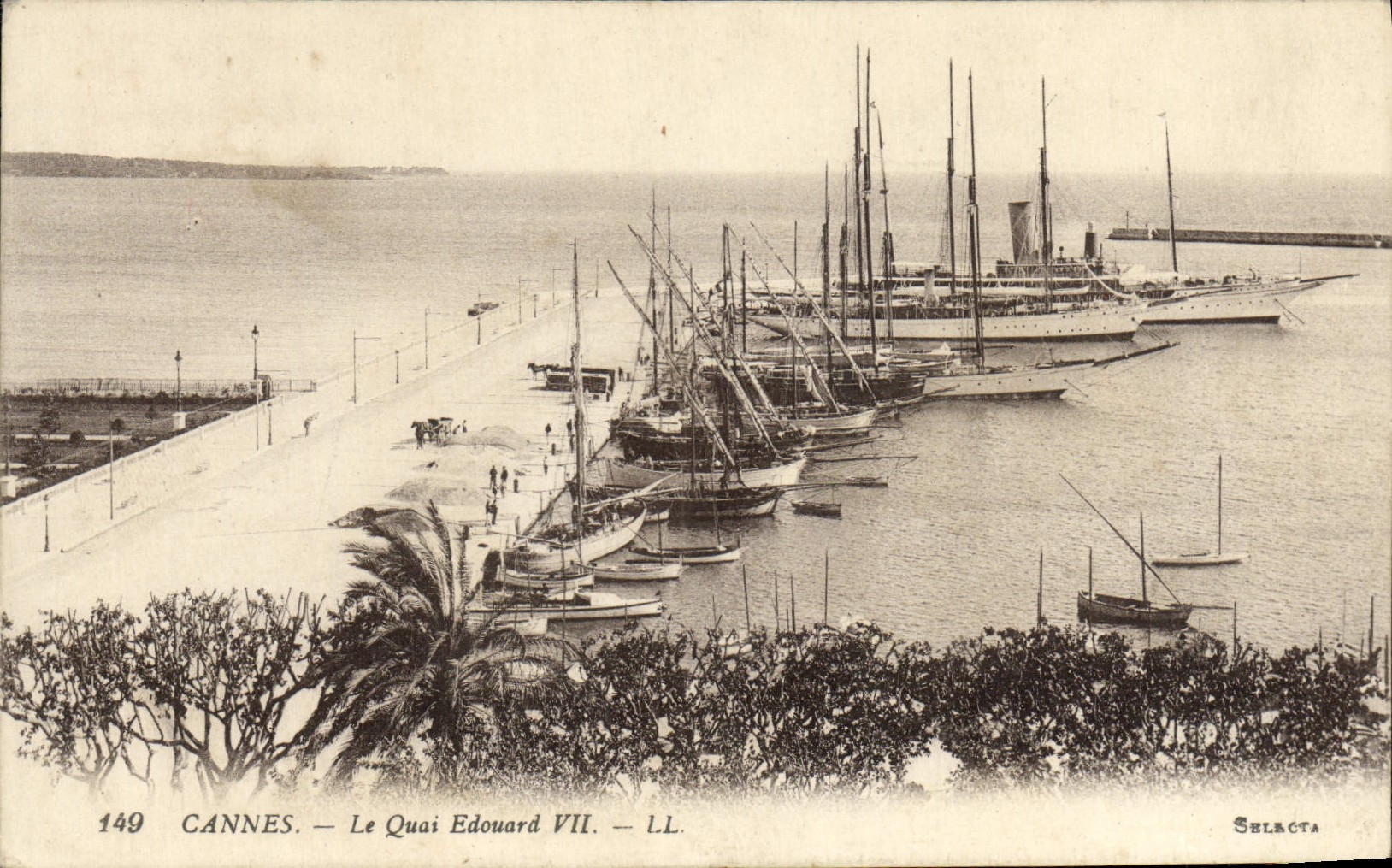 VINTAGE POSTCARD Cannes the Quay Edouard VII Boats