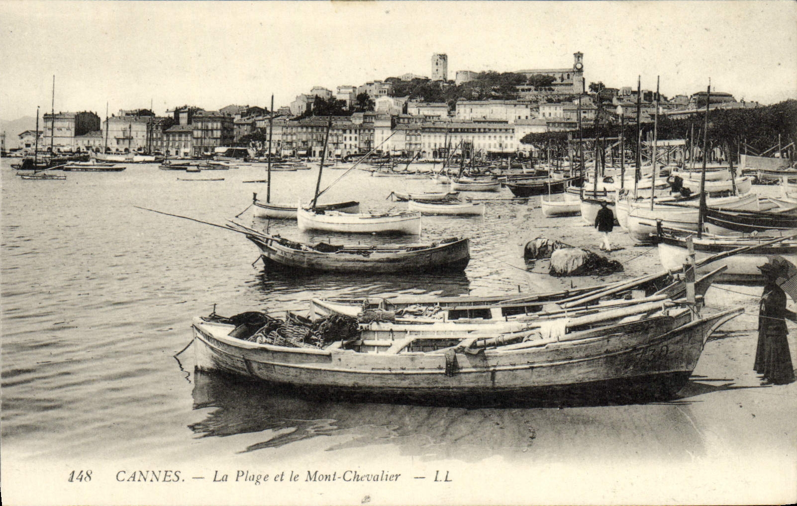 CPA Cannes La Plage et le Mont Chevalier Bateaux