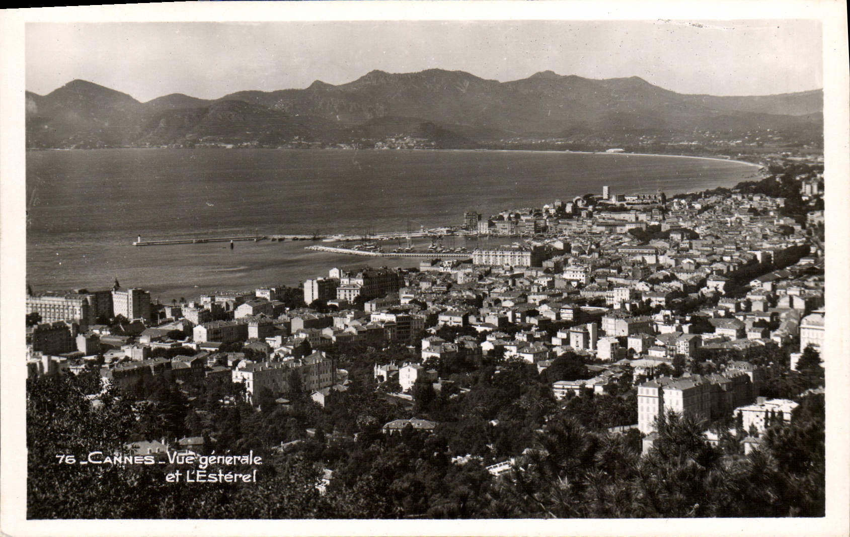 CPA Cannes vue generale et l'Esterel