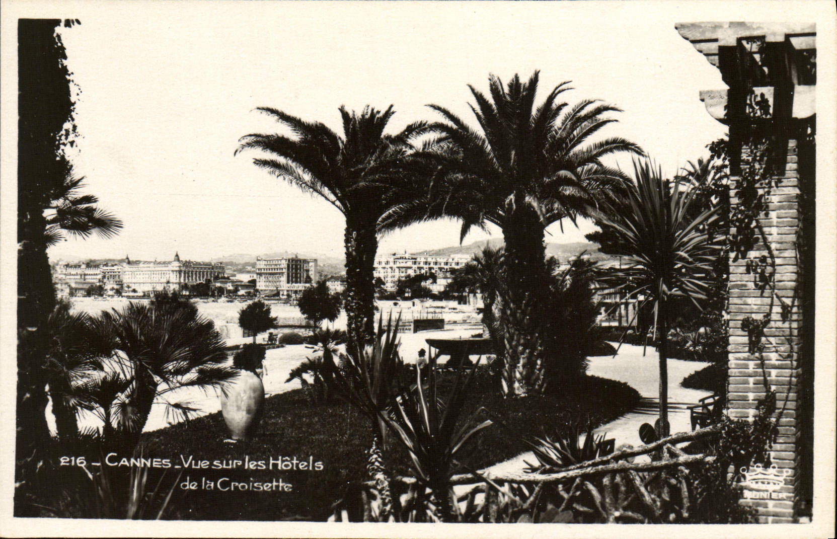 CPA Cannes Vue Sur les Hotels De La Croisette