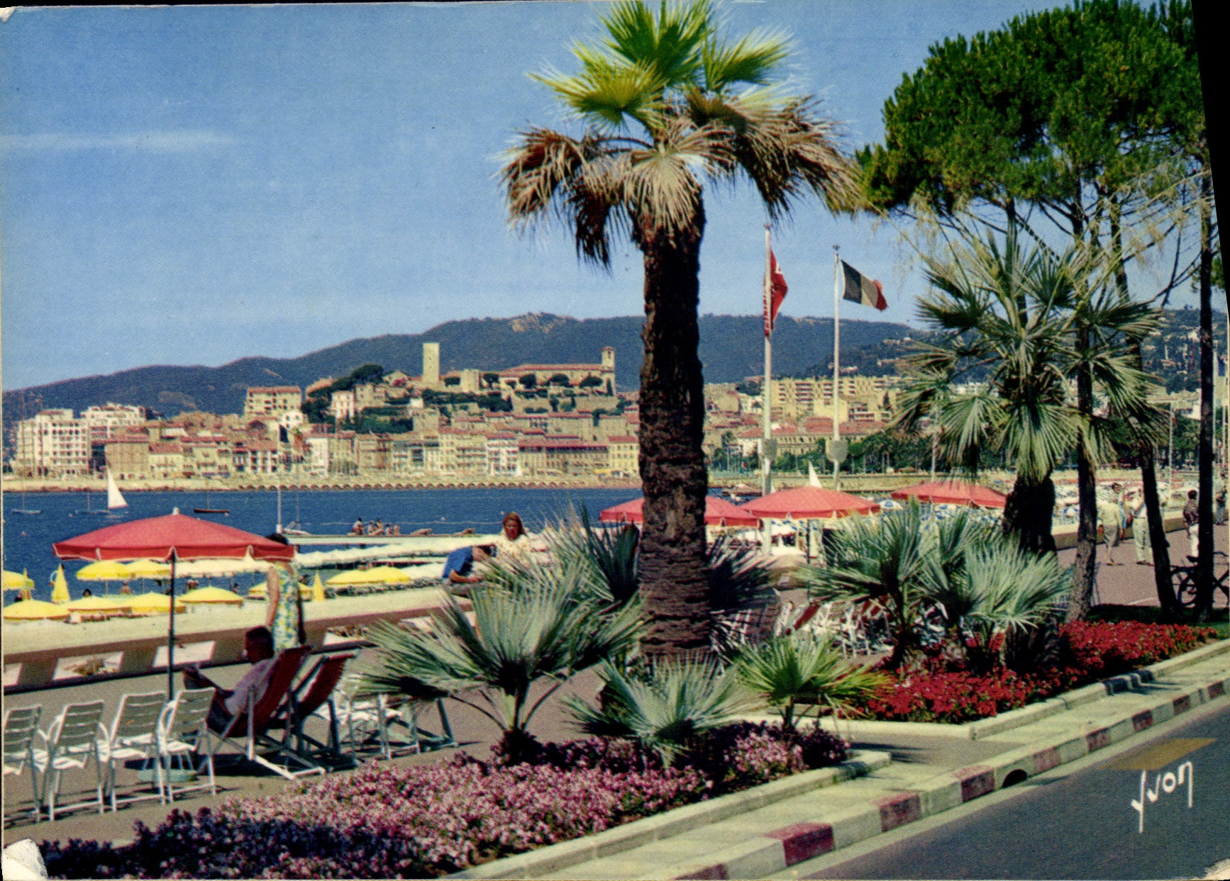 CPM Cannes Le Croisette et le Suquet