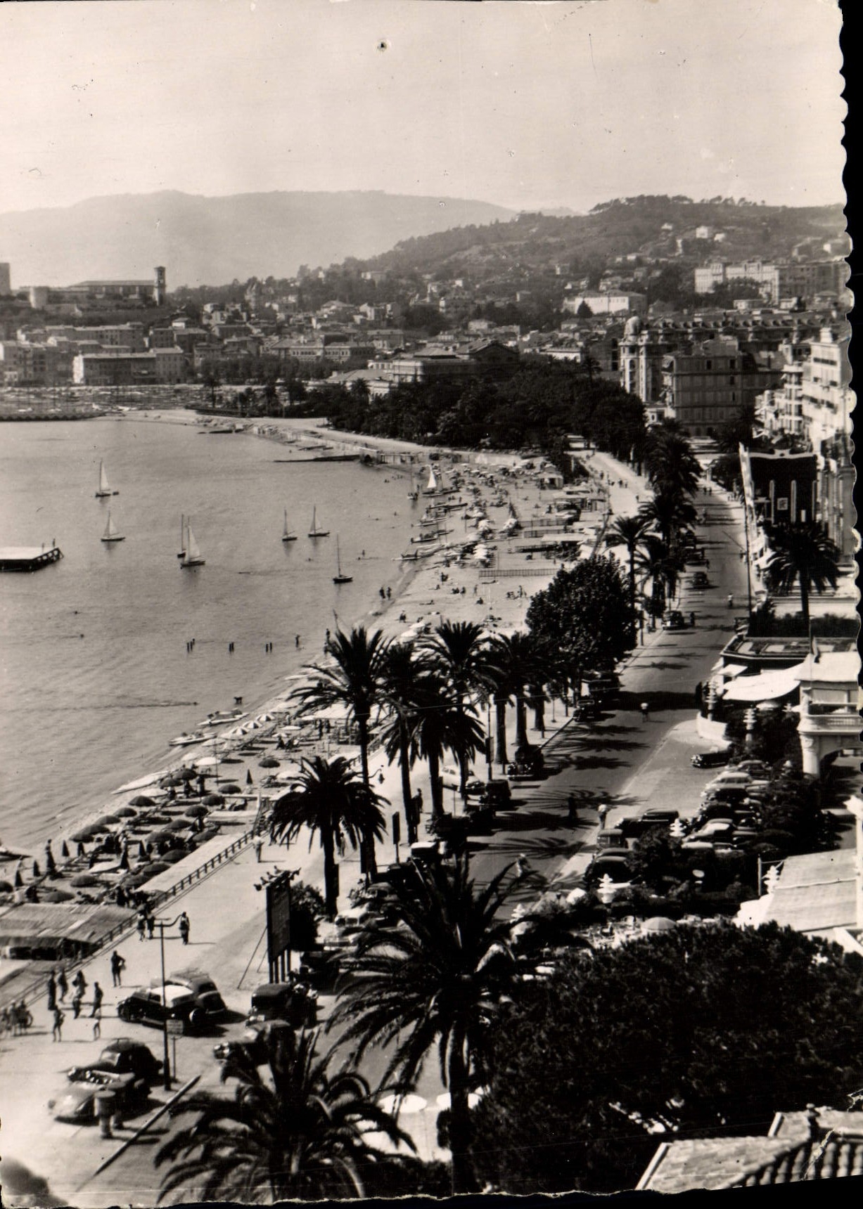 MODERN CARD Cannes the Small cross and large hotels