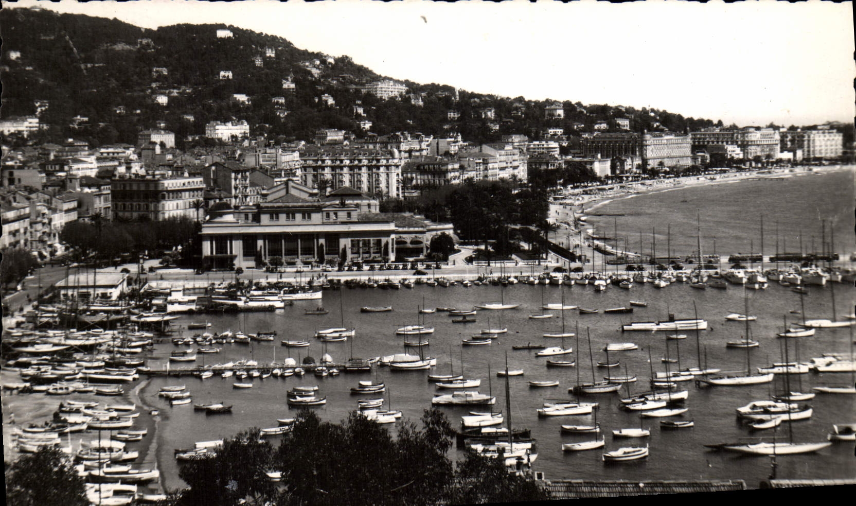 CPA Cannes Le Port Le casino Bateaux