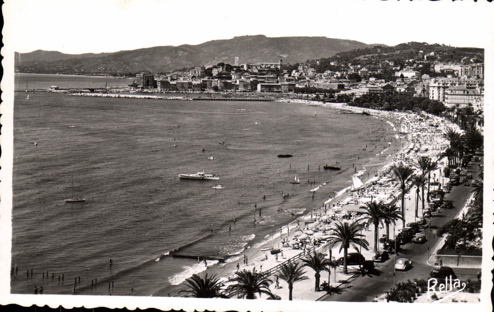 CPA Cannes Vue Sur la Plage