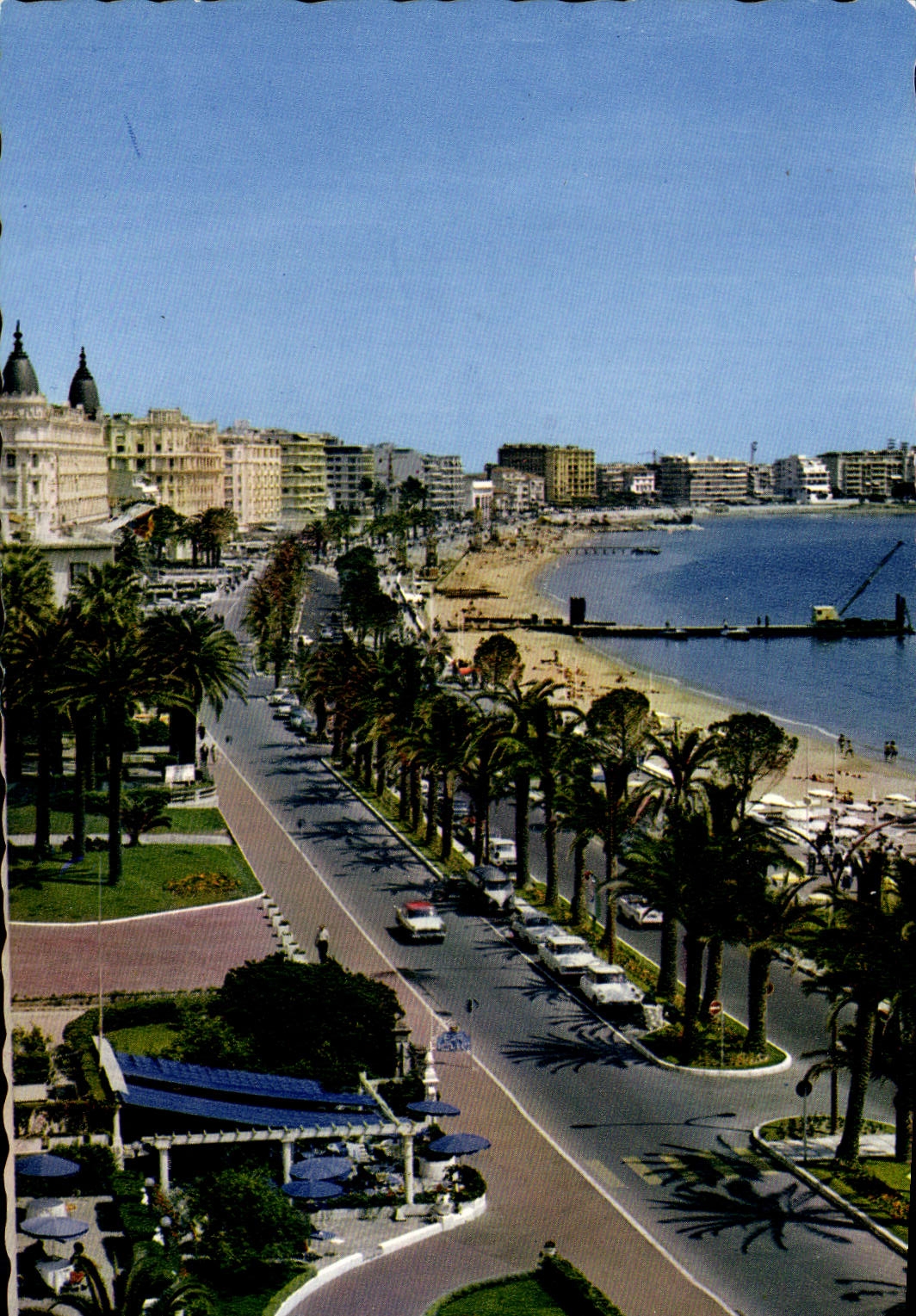 CPA Cannes Carlton le Miramar et la Martinez avec la nouvelle croisette a double voie