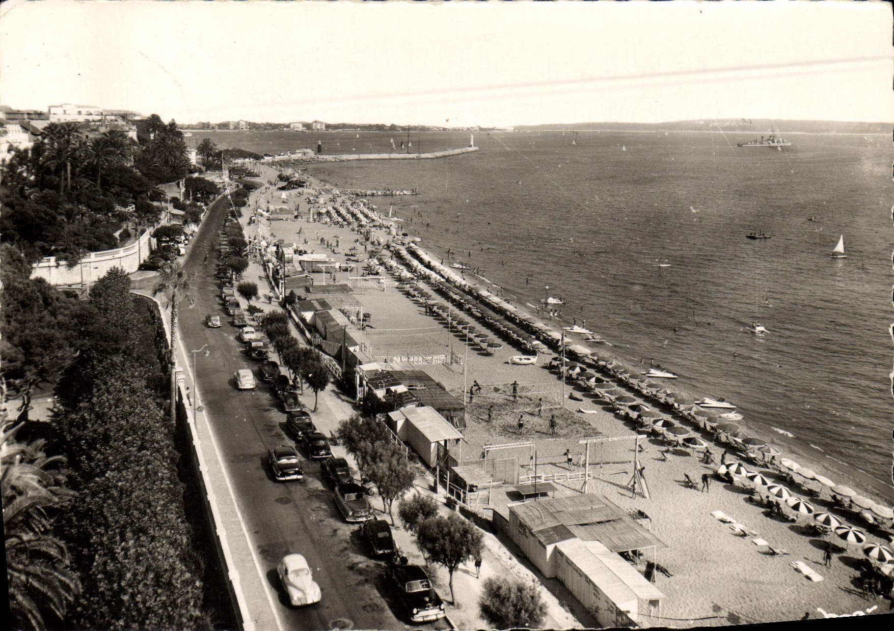 VINTAGE POSTCARD Cannes the Beach of the South