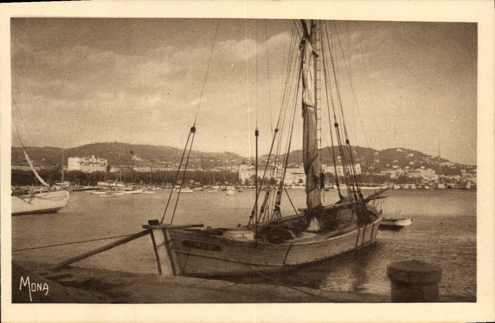 CPA Cannes Le Port Vu Du Quai St Pierre Bateau