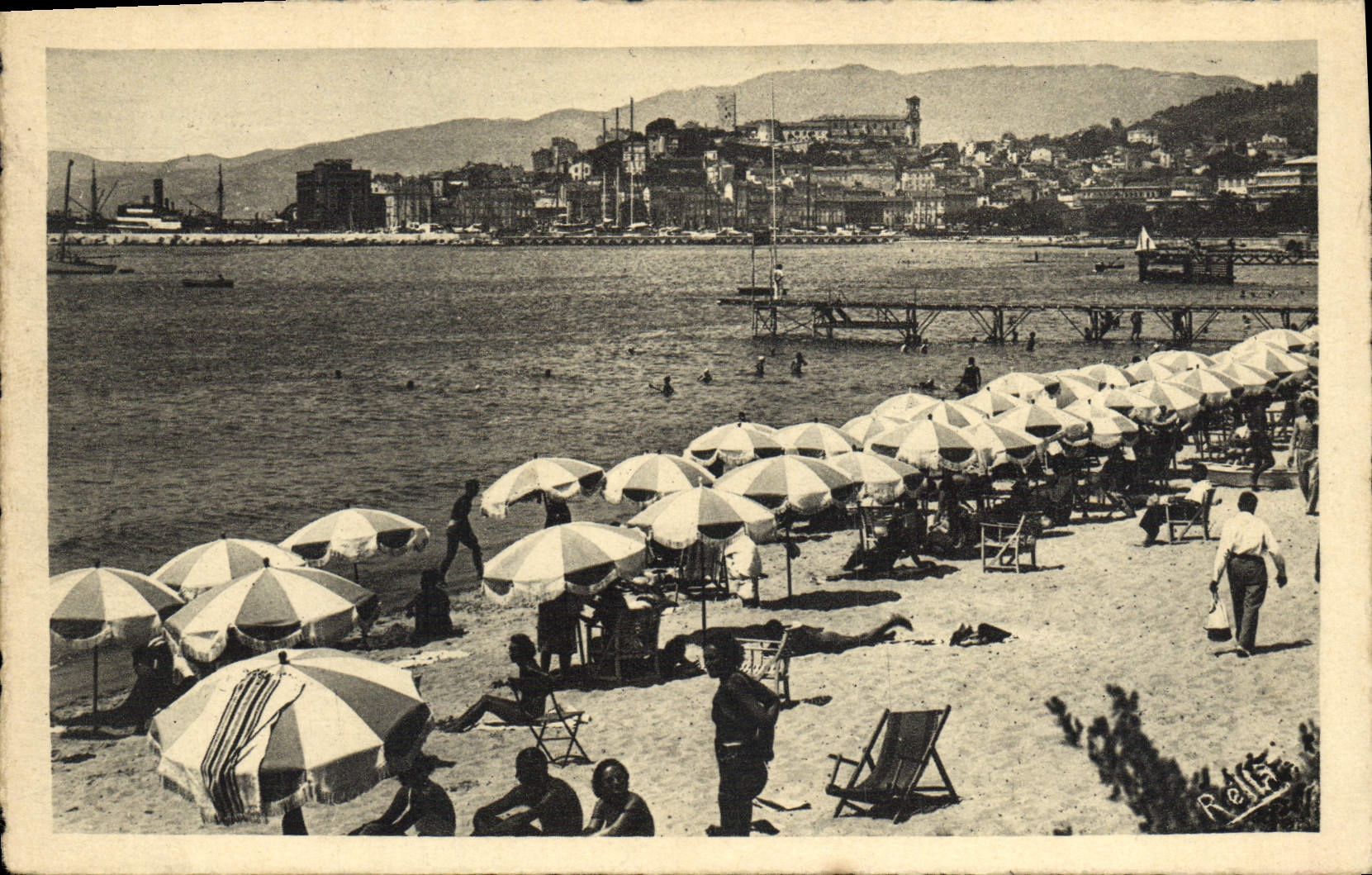 CPA Cannes La Plage et le Suquet 