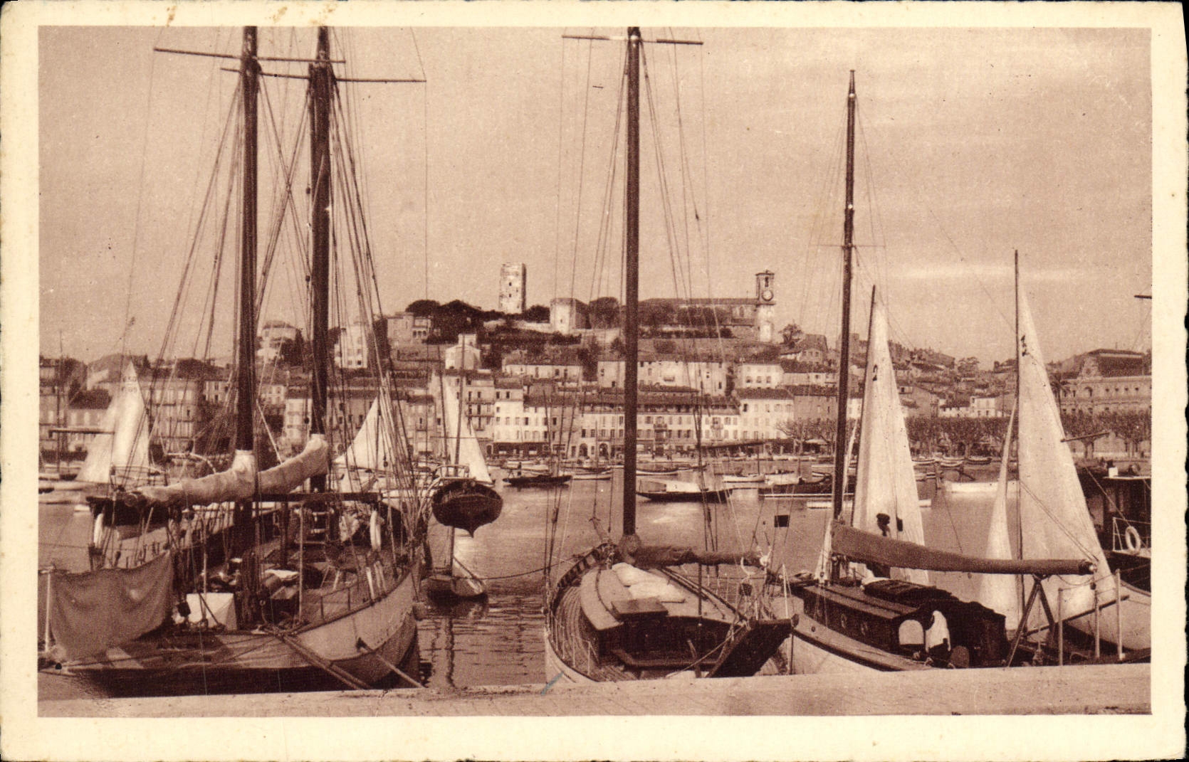 VINTAGE POSTCARD Cannes the Quay of the Yachts and the Mount Knight Boats