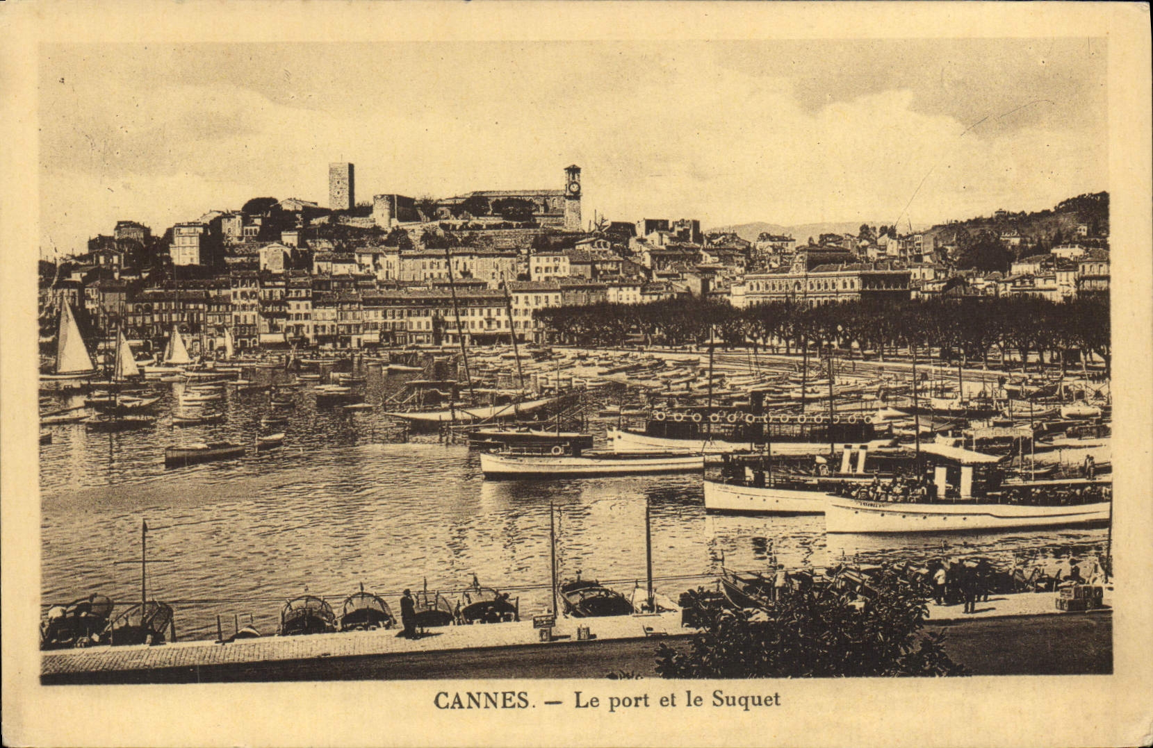 CPA Cannes Le Port et le Suquet Bateaux