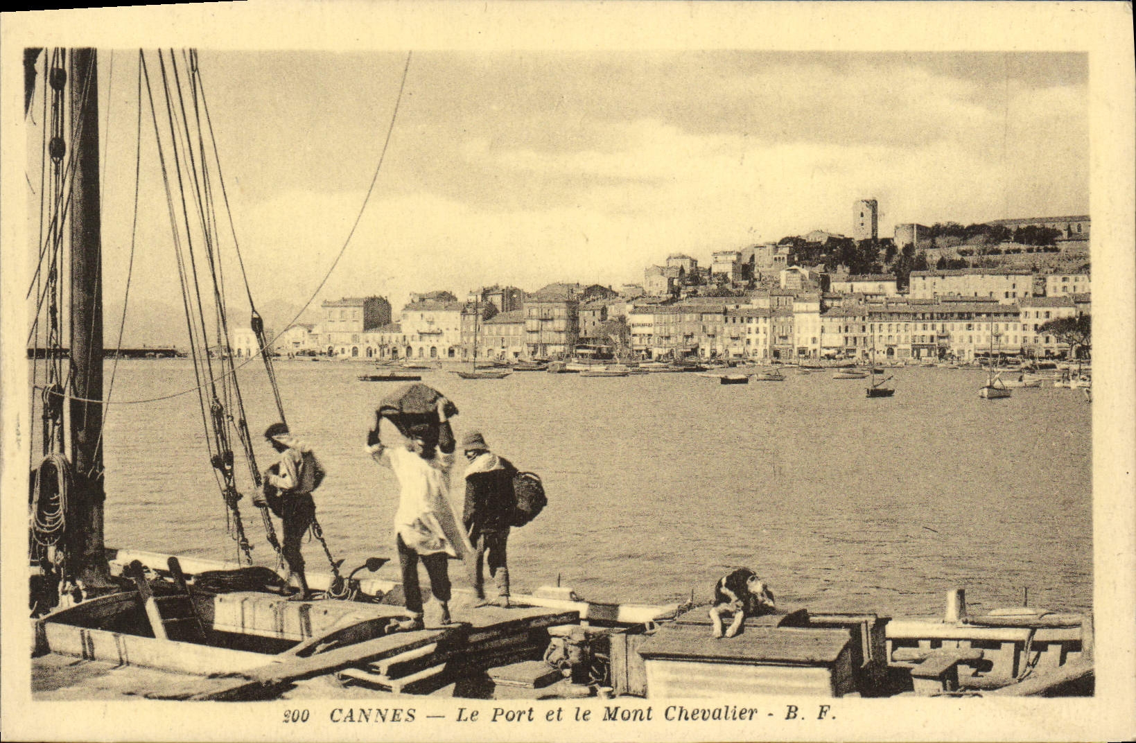 CPA Cannes Le Port et le Mont Chevalier 
