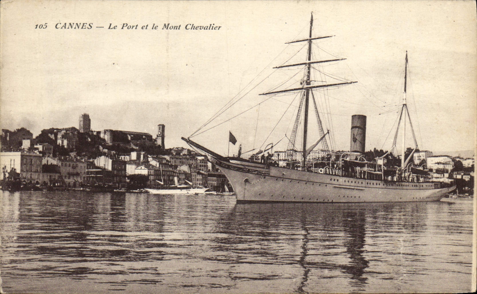 CPA Cannes Le Port et le Mont Chevalier Bateau