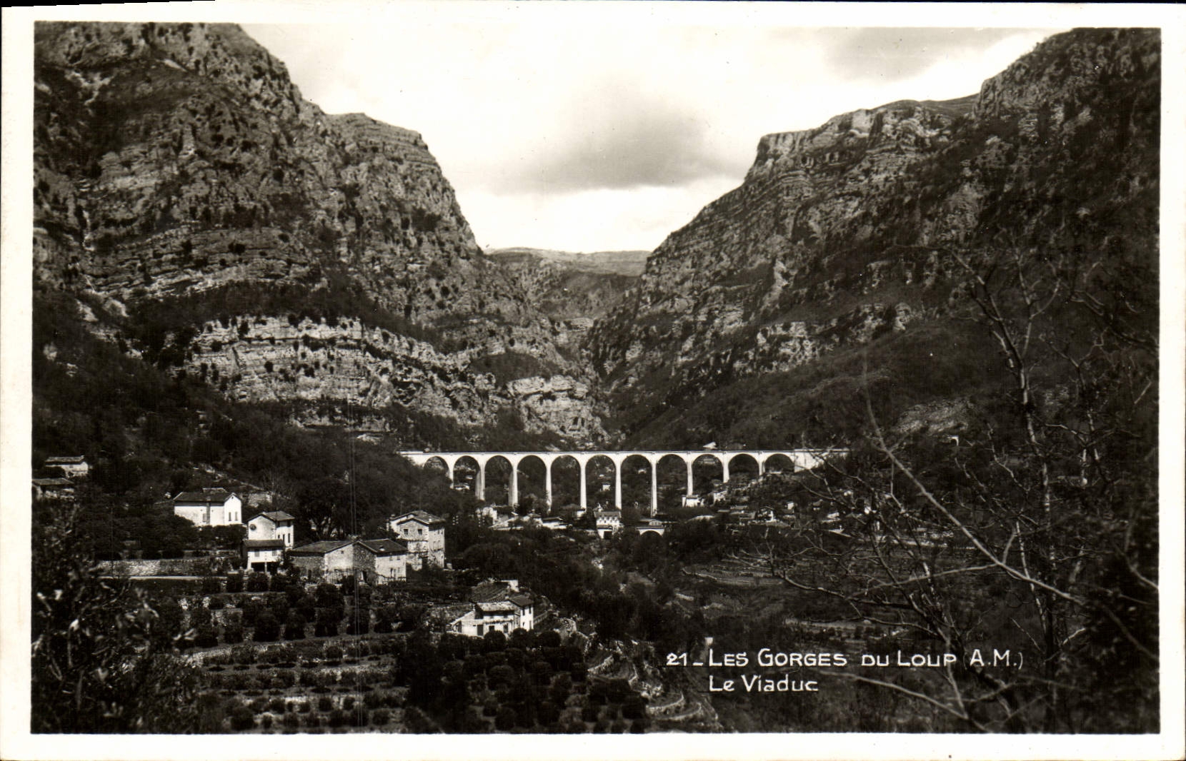 CPA Les Gorges du Loup Le Viaduc 