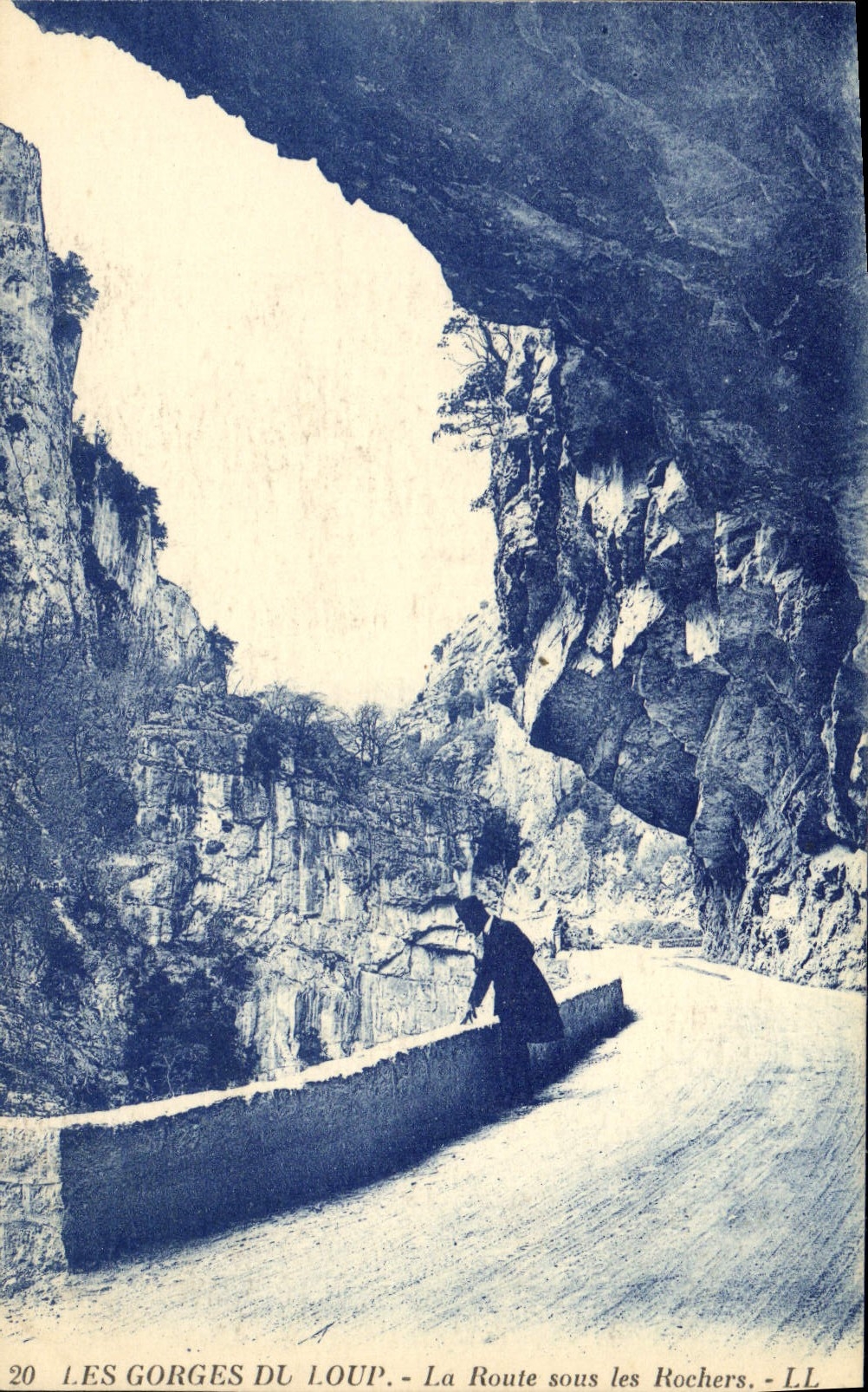 CPA Les Gorges du Loup La Route sous les Rochers