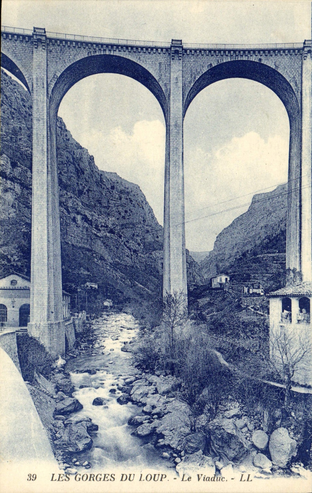 CPA Les Gorges du Loup Le Viaduc 