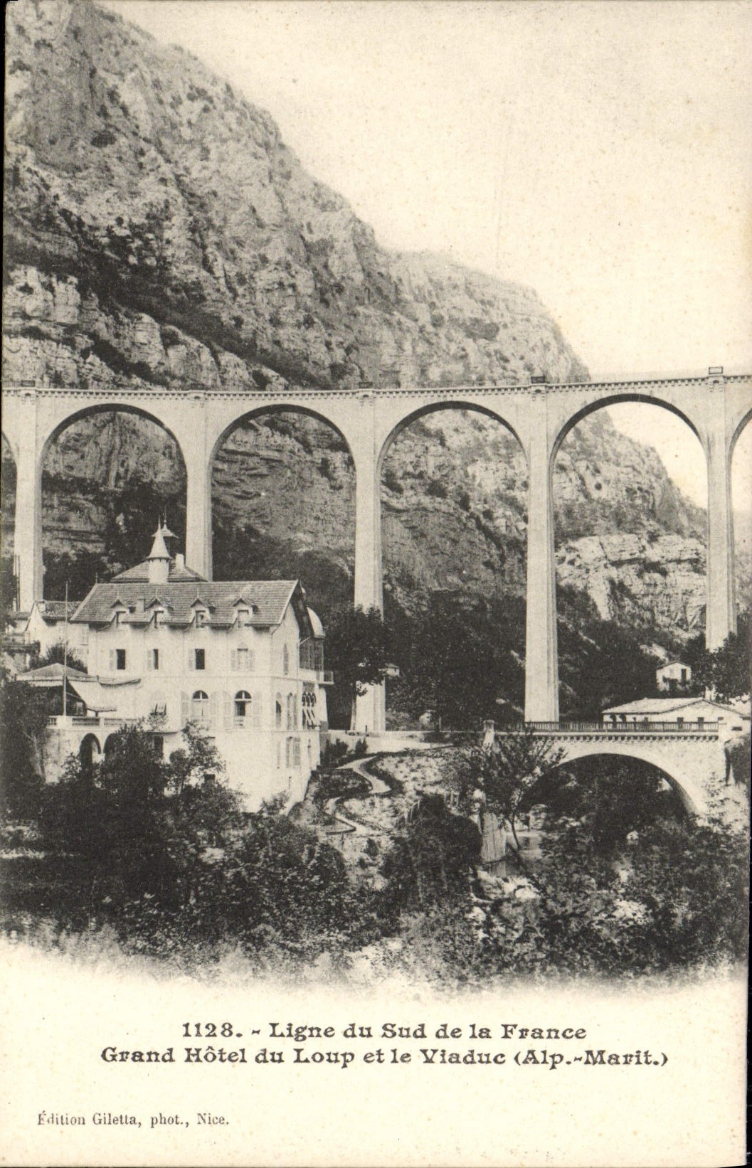 Línea de la POSTAL de la VENDIMIA del sur del hotel grande de Francia del lobo y del viaducto
