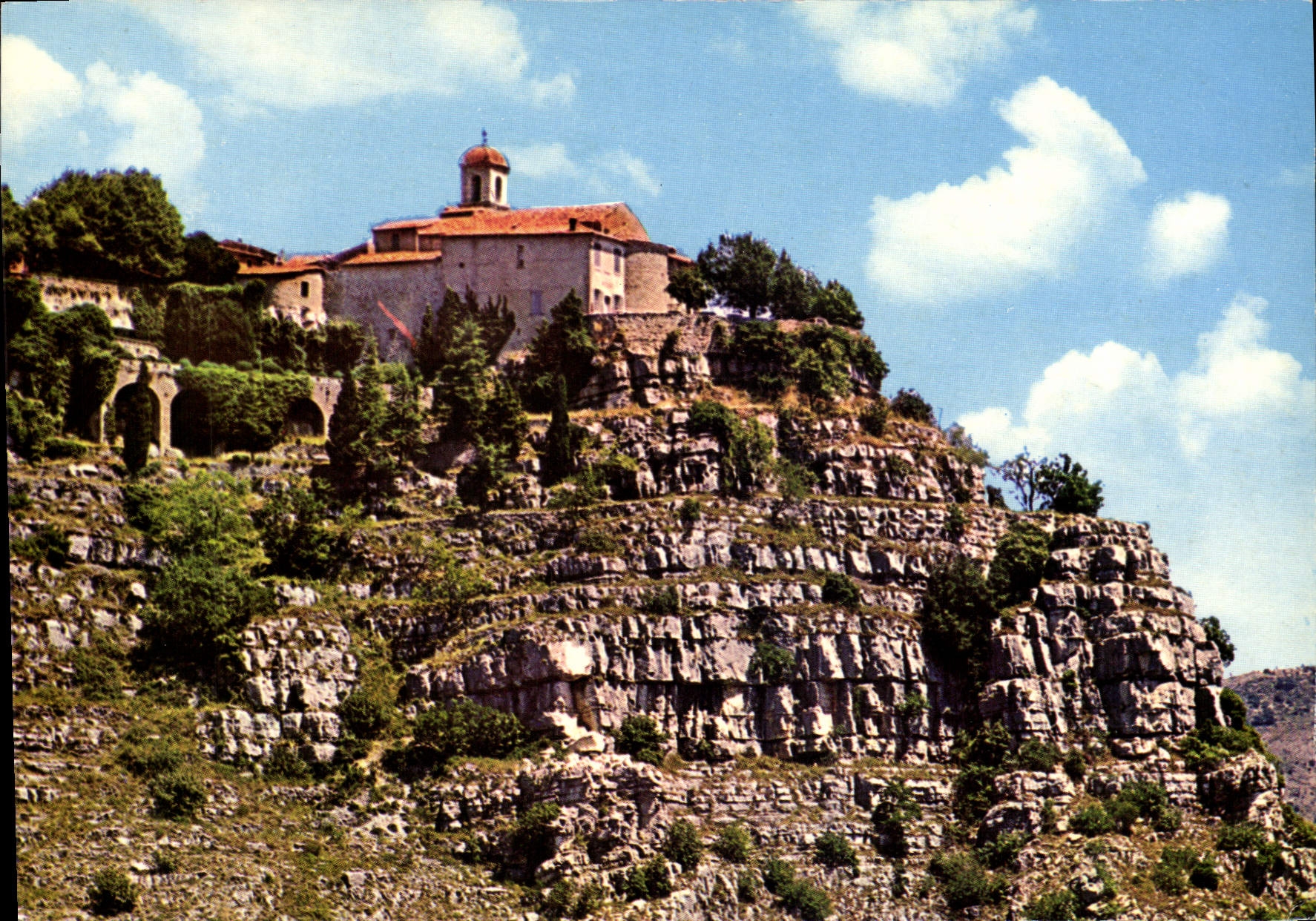 POSTAL MODERNA Gourdon la aldea vieja poste en su roca