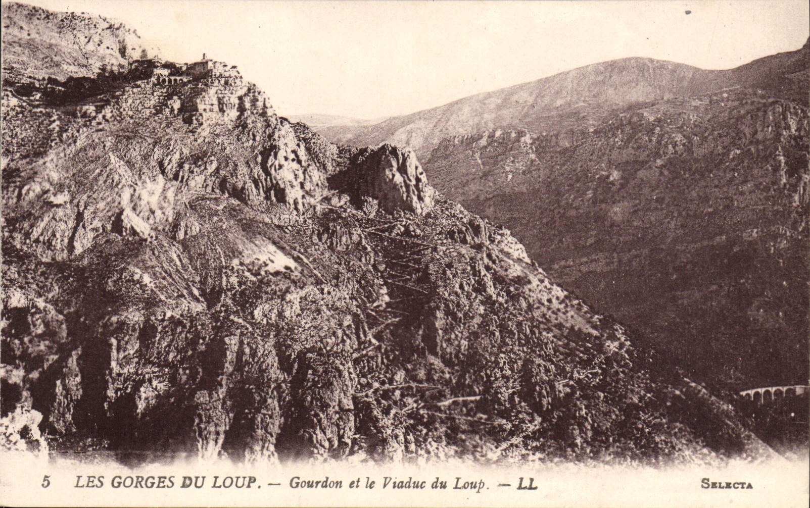 CPA Les Gorges du Loup Gourdon et le Viaduc du Loup