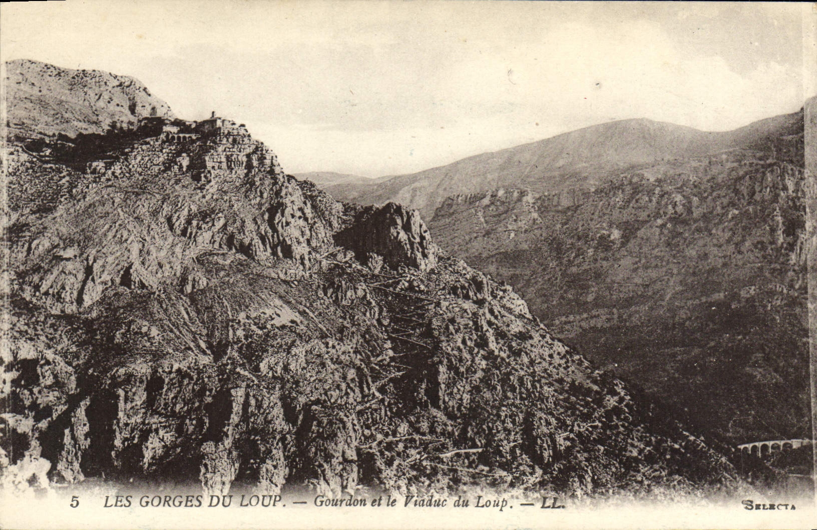 CPA Les Gorges du Loup Gourdon et le Viaduc du Loup