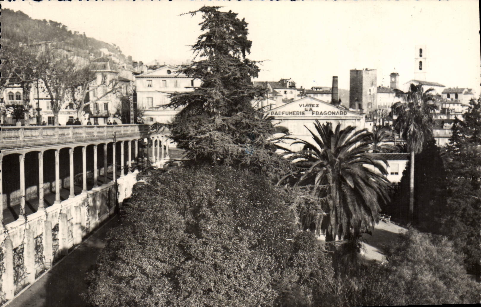 POSTAL MODERNA perfumería grasa de Fragonard de la visión