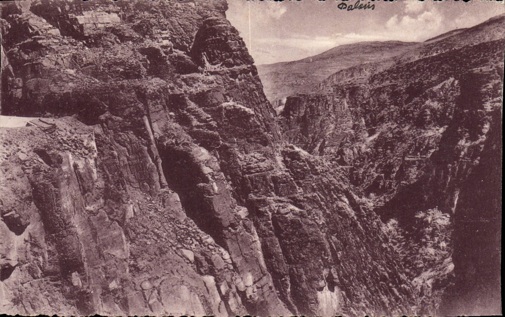 POSTAL de la VENDIMIA el VAr en la catarata de Daluis