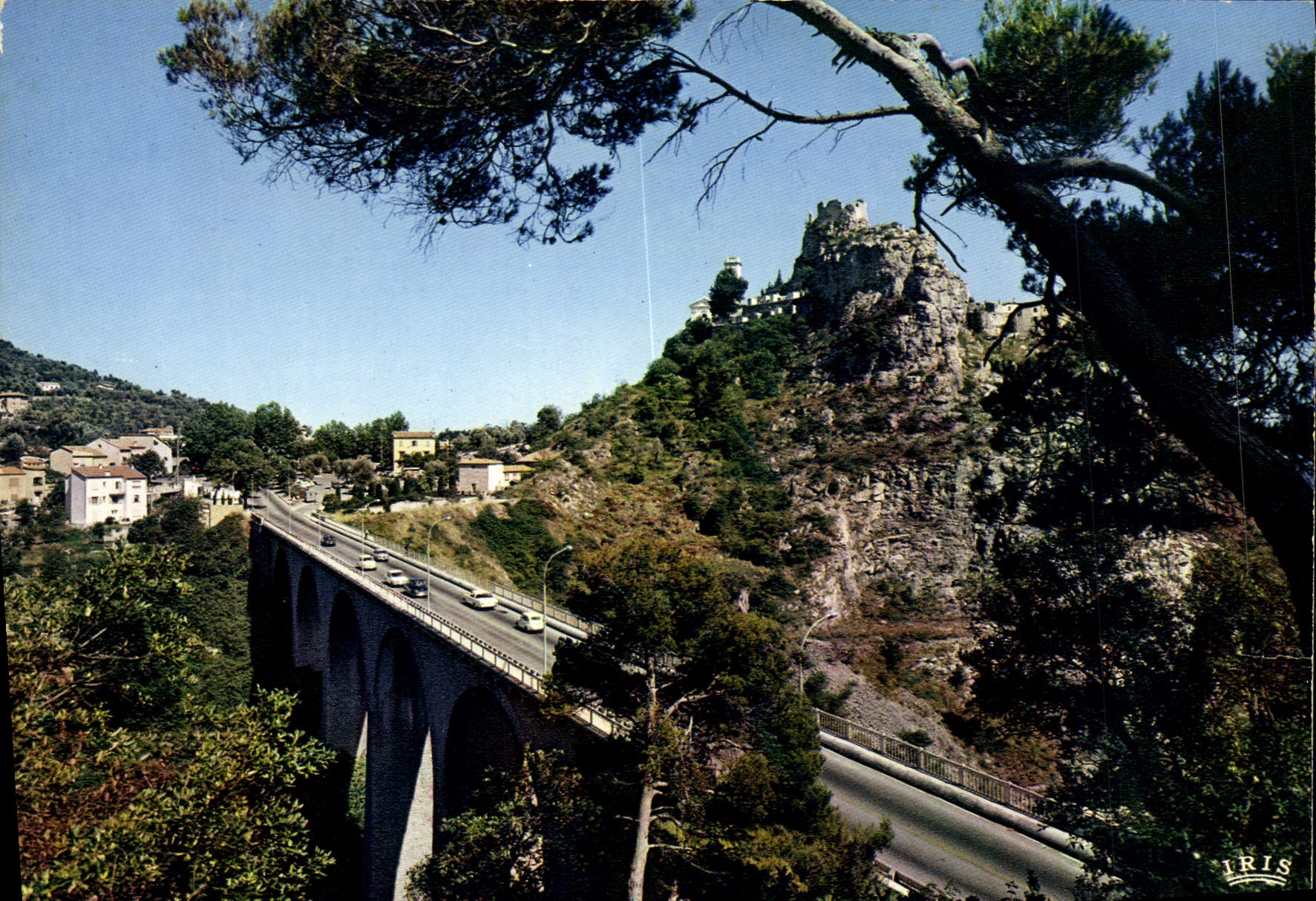 POSTAL MODERNA Eze el viaducto y el poste de la aldea en su roca