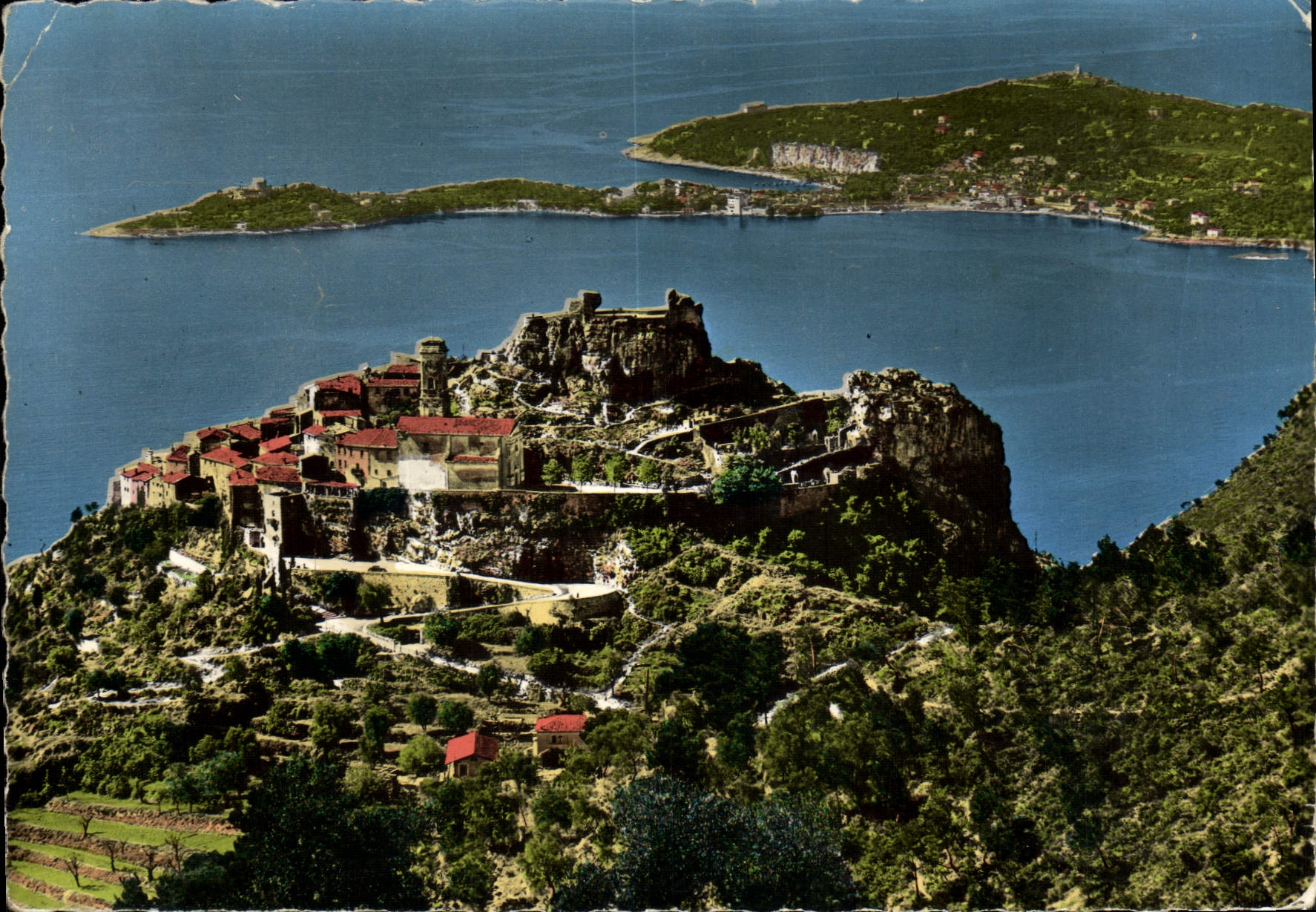 CPM Eze Village Vue generale Au fond le Cap Ferrat