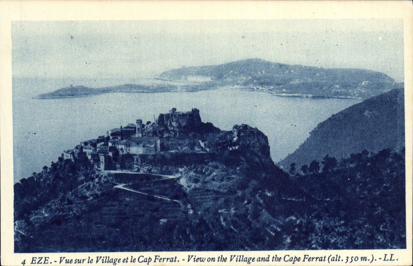 CPA Eze Vue sur le Village et le Cap Ferrat