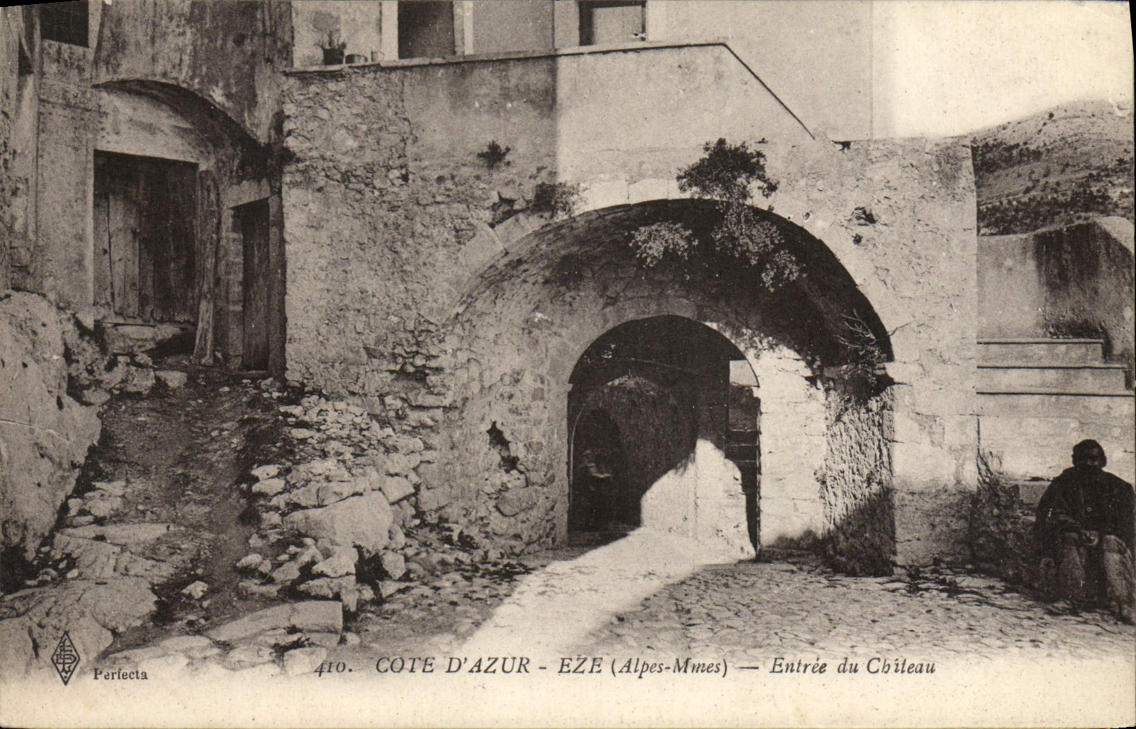 Dimensión de la POSTAL de la VENDIMIA del azul de Eze incorporada del castillo