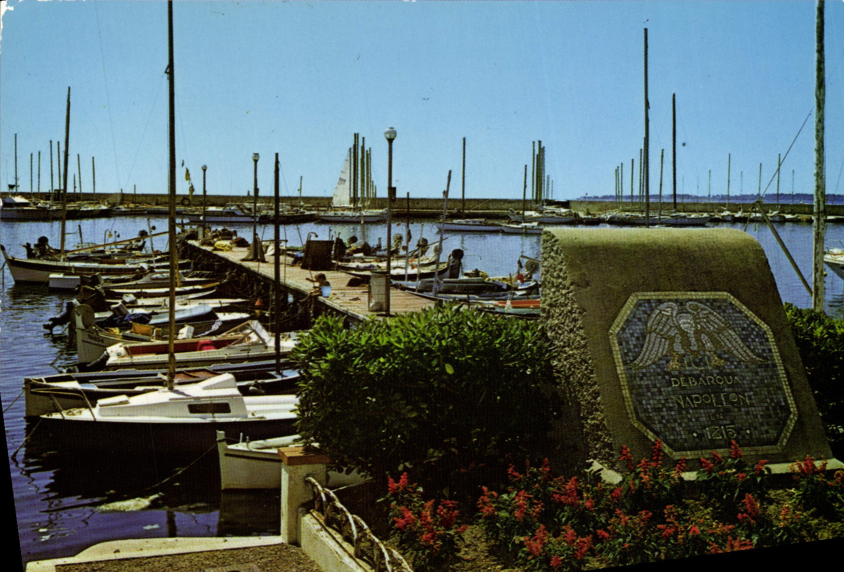 CPM Golfe Juan La Stele Commenorative du Debarquement de Napoleon en 