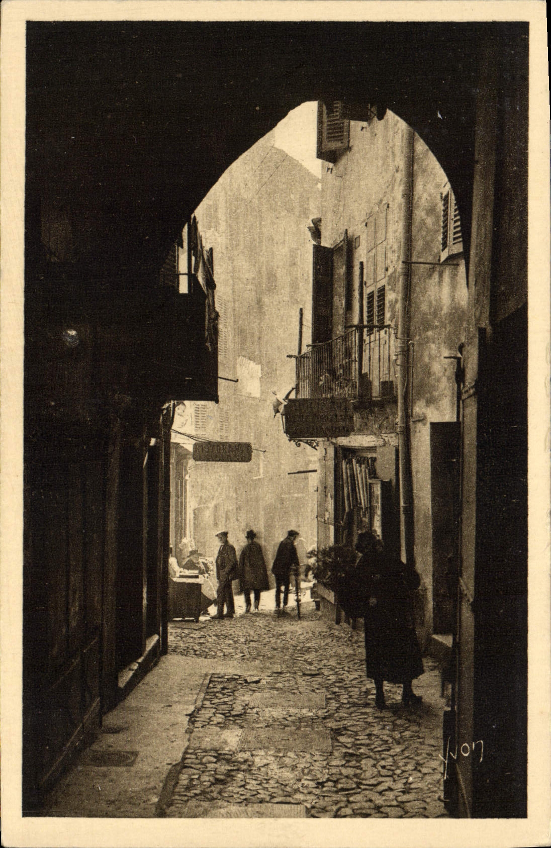 Calle grasa de la mujer mayor de la POSTAL de la VENDIMIA