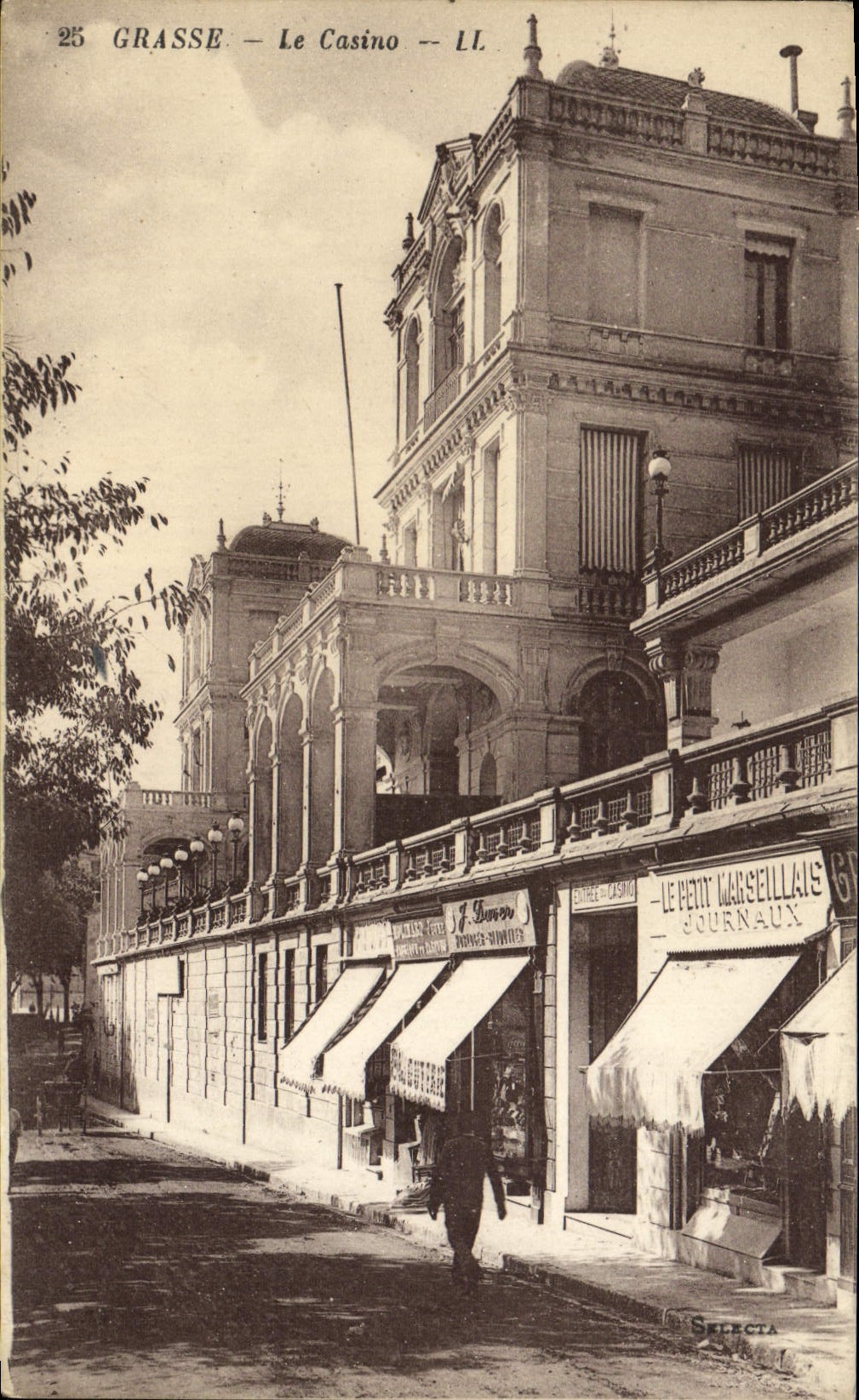 CPA Grasse Le Casino Marchand de journaux Le petit marseillais