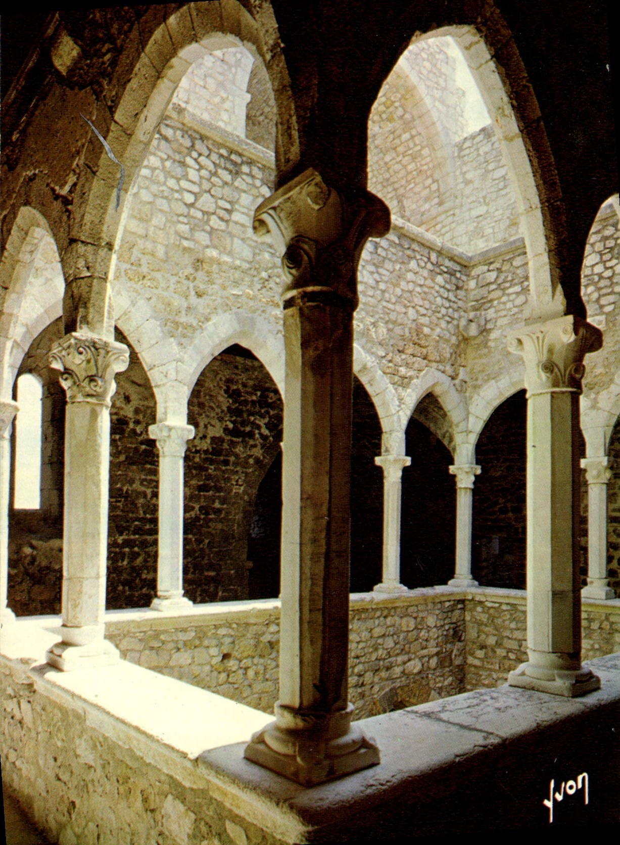 CPM Ile Saint Honorat Cannes Le cloitre abbatial fortifie