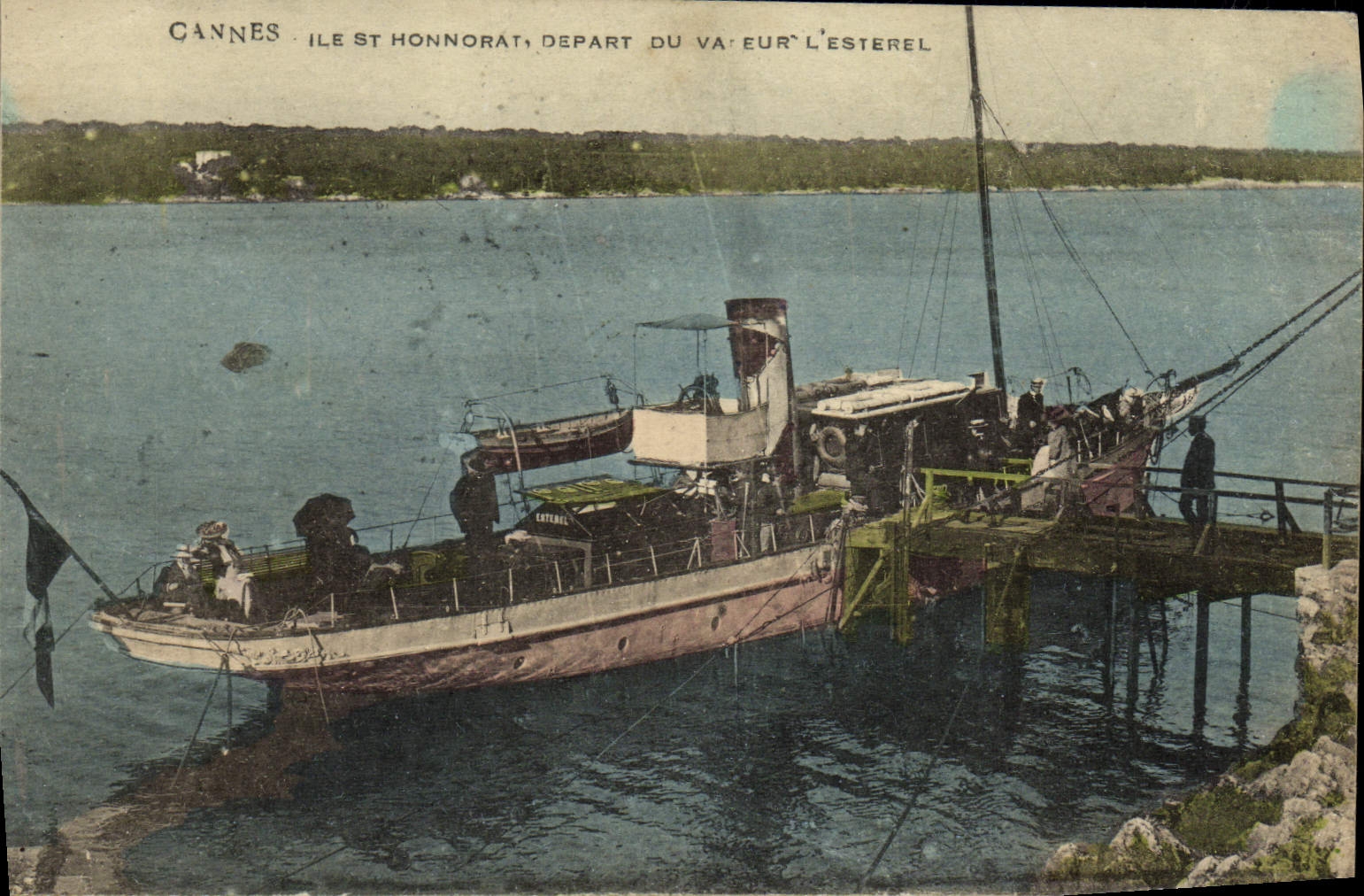 Salida del St Honorat de Cannes de la POSTAL de la VENDIMIA del barco de Esterel del vapor