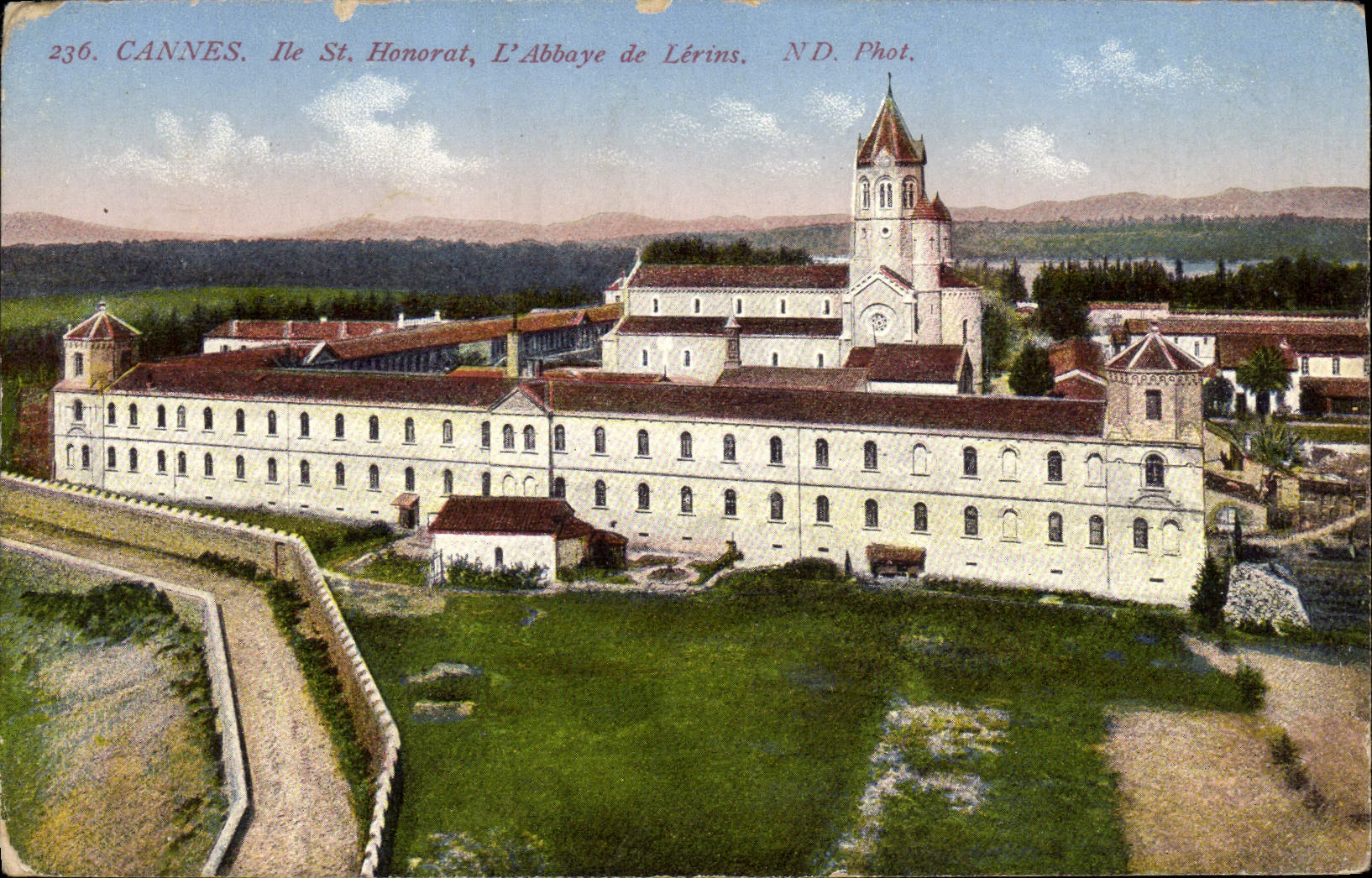 CPA Cannes Ile St Honorat L'Abbaye de Lerins