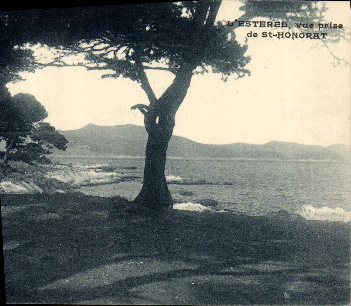 CPA L'Esterel Vue prise de St Honorat