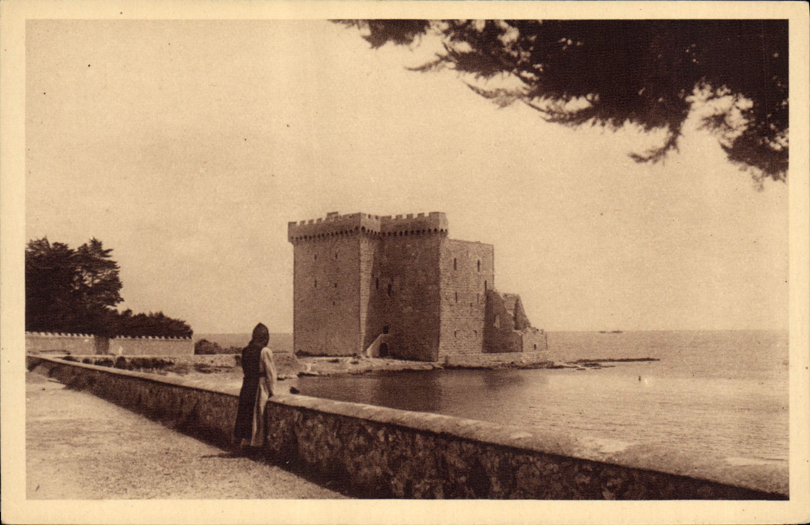 CPA Abbaye de N D de Lerins lle Saint Honorat