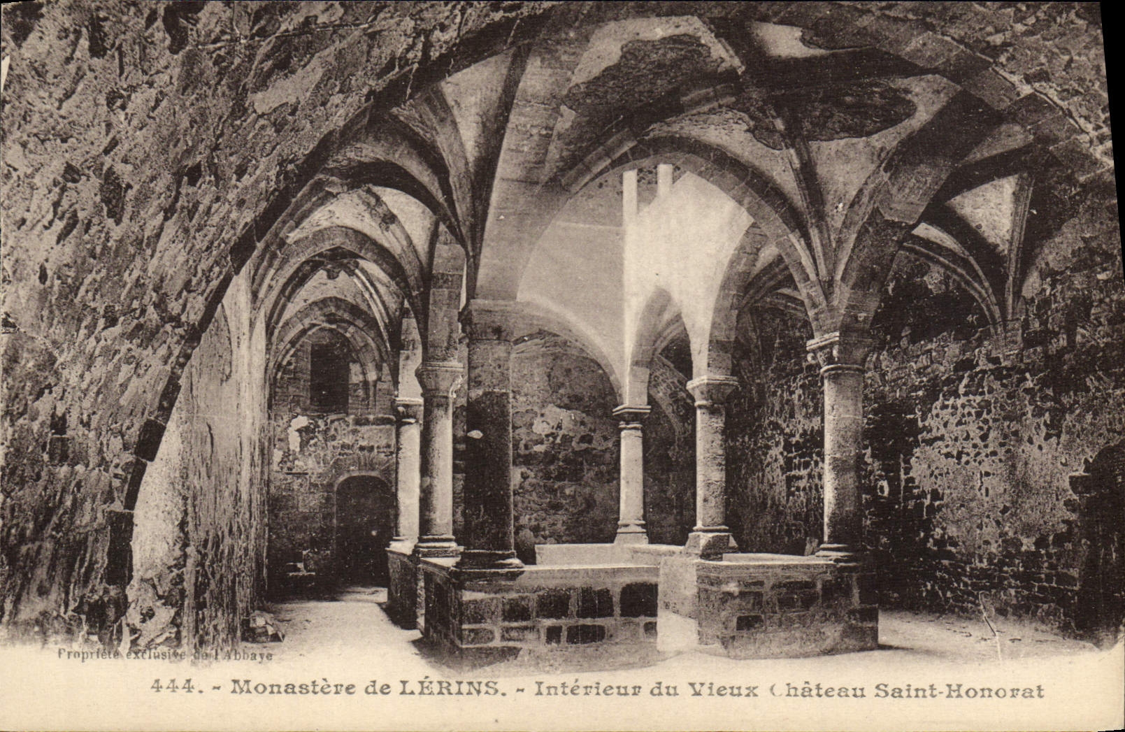 CPA Montastere de Lerins Interieur du Vieux Chateau Vieux Saint Honorat