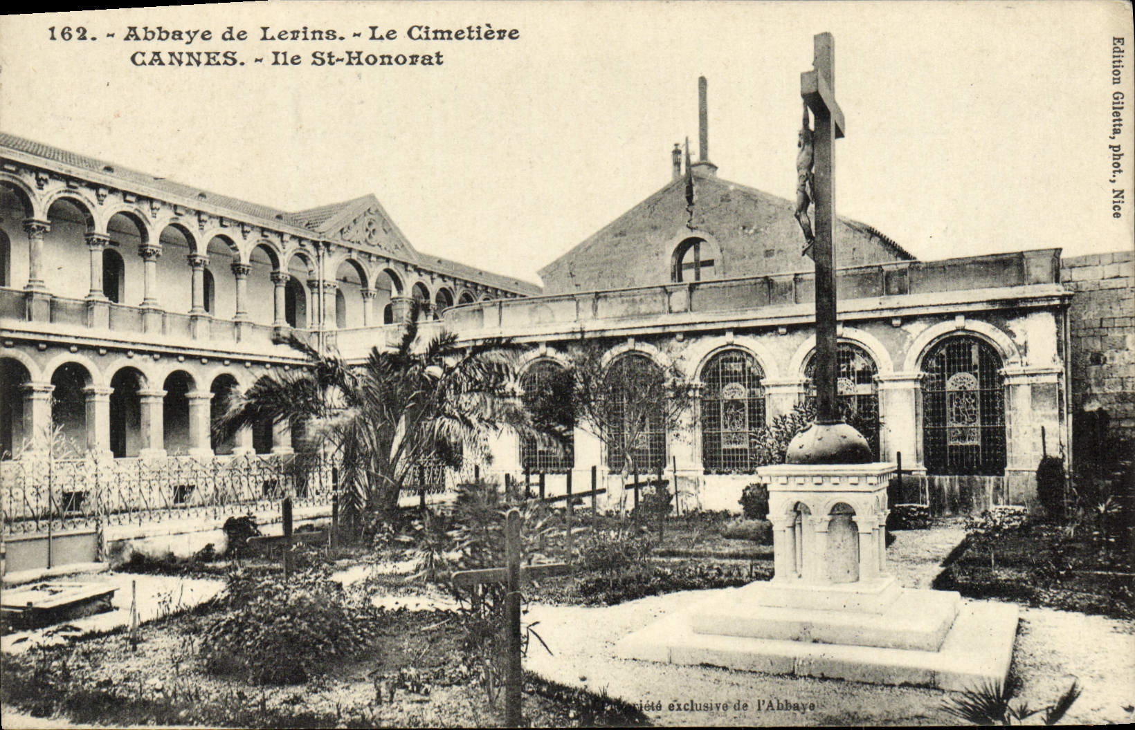 CPA Abbaye de Lerins Le Cimetiere Cannes lle St Honorat