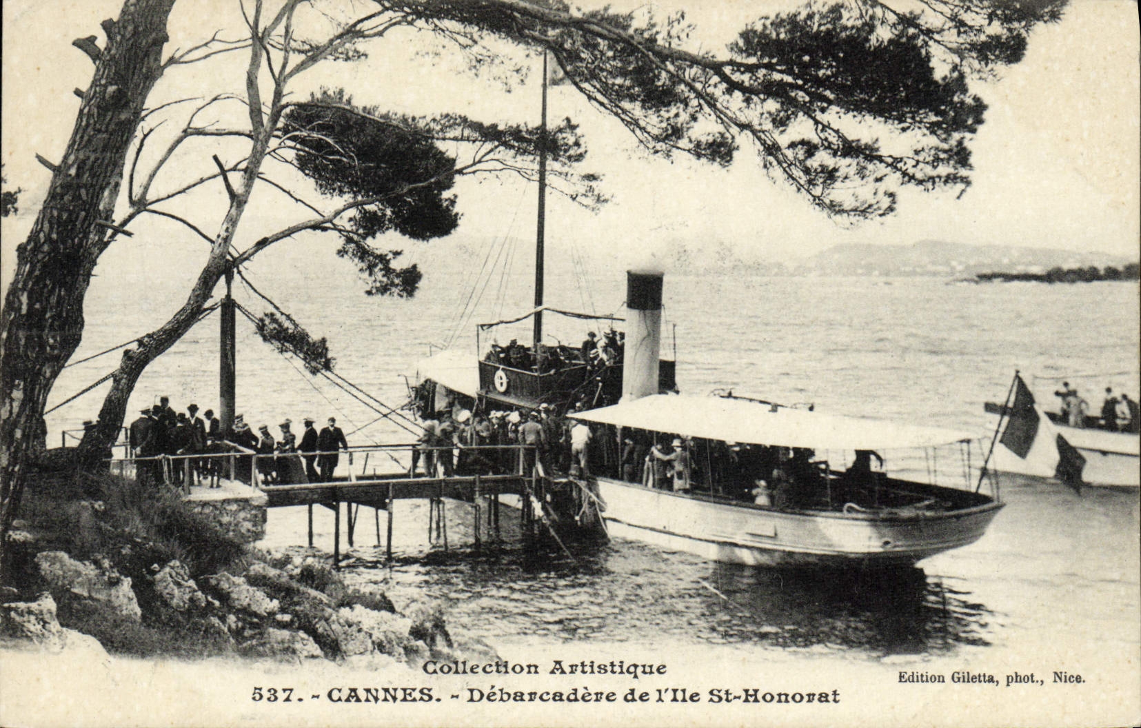 CPA Cannes Debarcadere de l'lle St Honorat Bateau