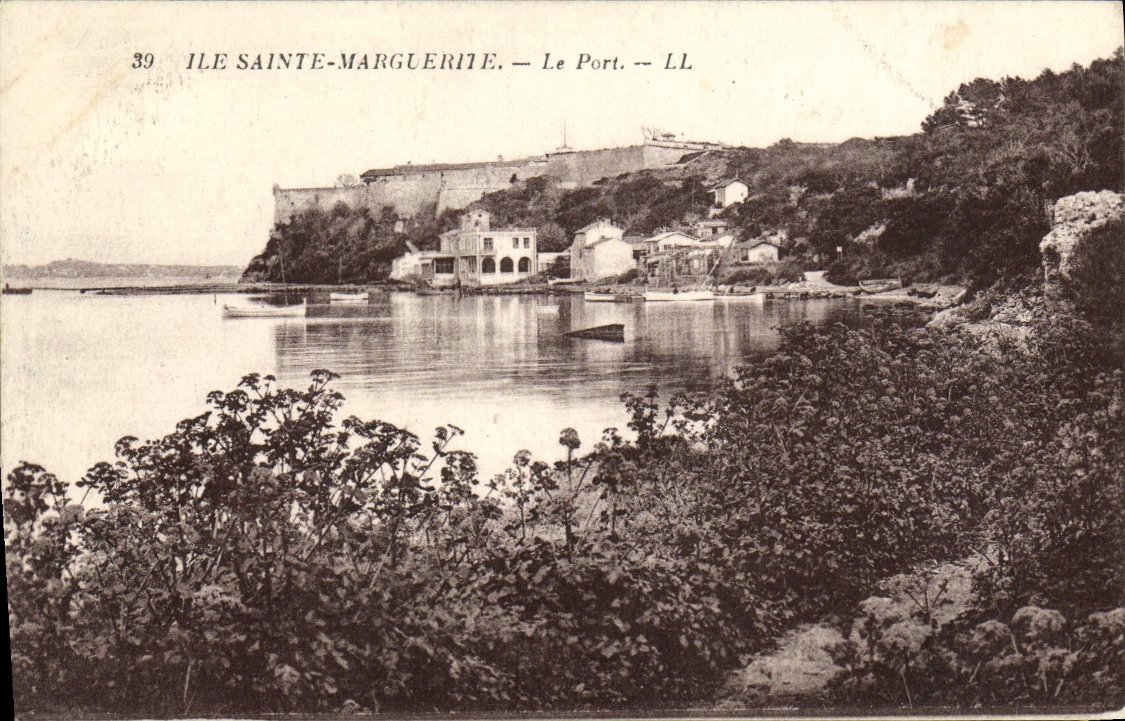 CPA lle Sainte Marguerite Le Port 