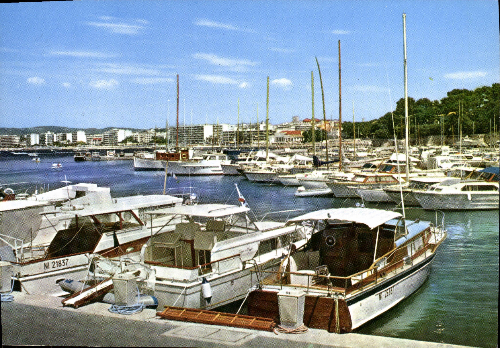 POSTAL MODERNA pinos de Juan los barcos portuarios de Galicia