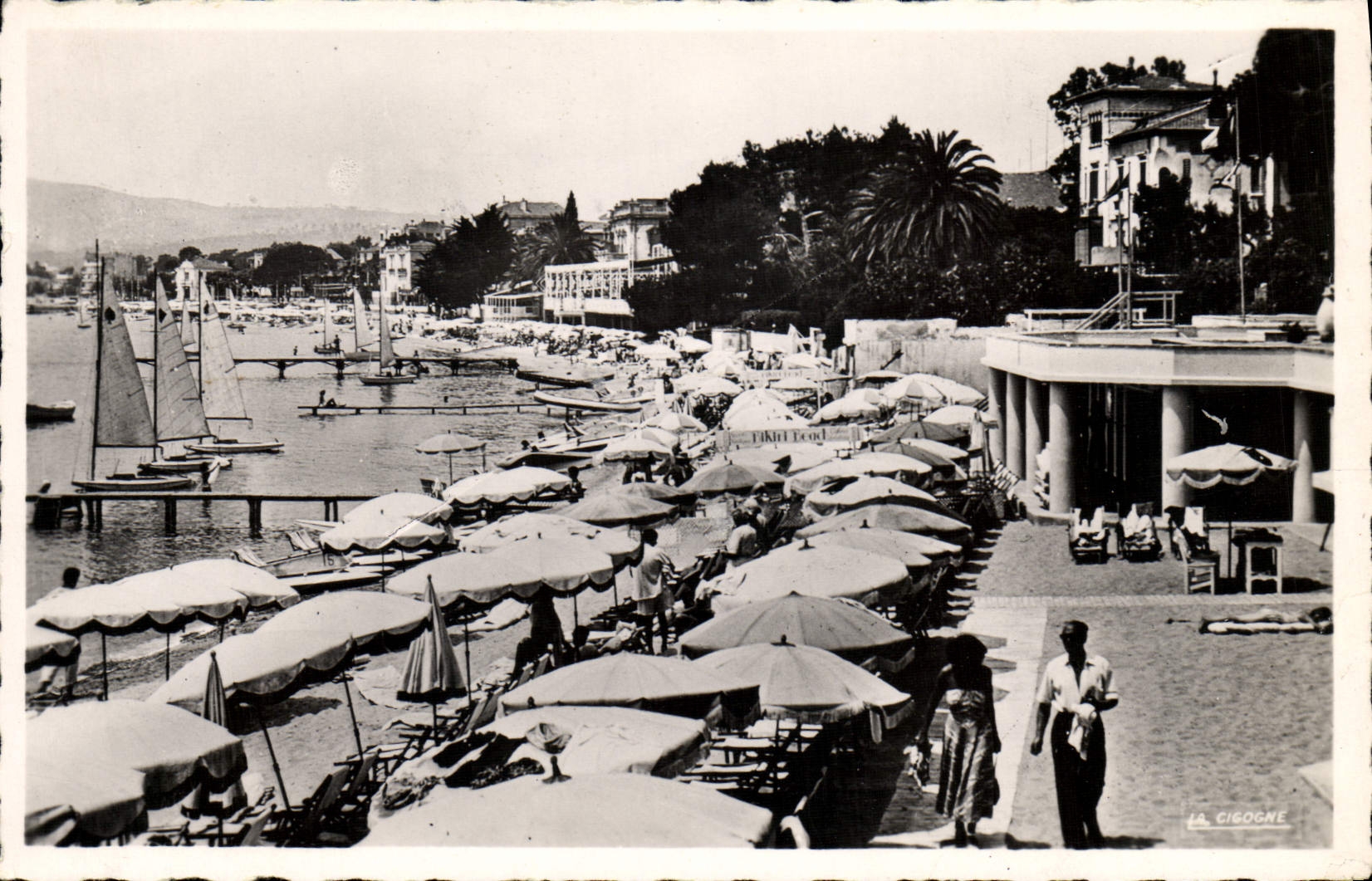 POSTAL Juan de la VENDIMIA la esquina de los pinos de la playa
