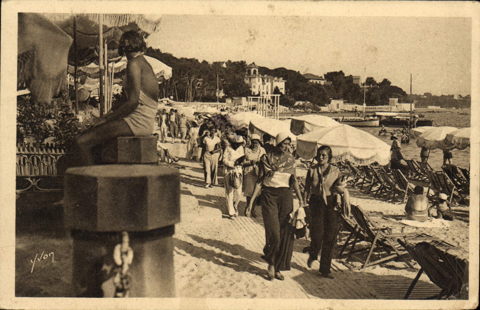 CPA Juan les Pins La Plage 