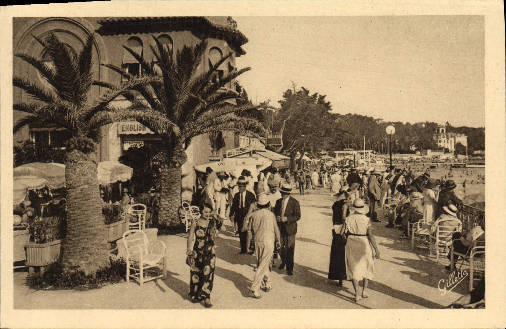 CPA Juan les Pins Un coin de la Promenade 