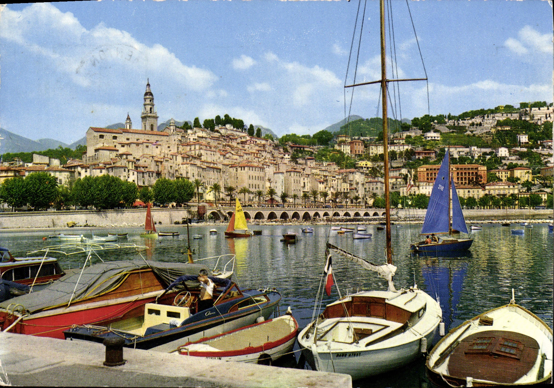 CPM Menton Vue generale de la ville et son port de plaisance
