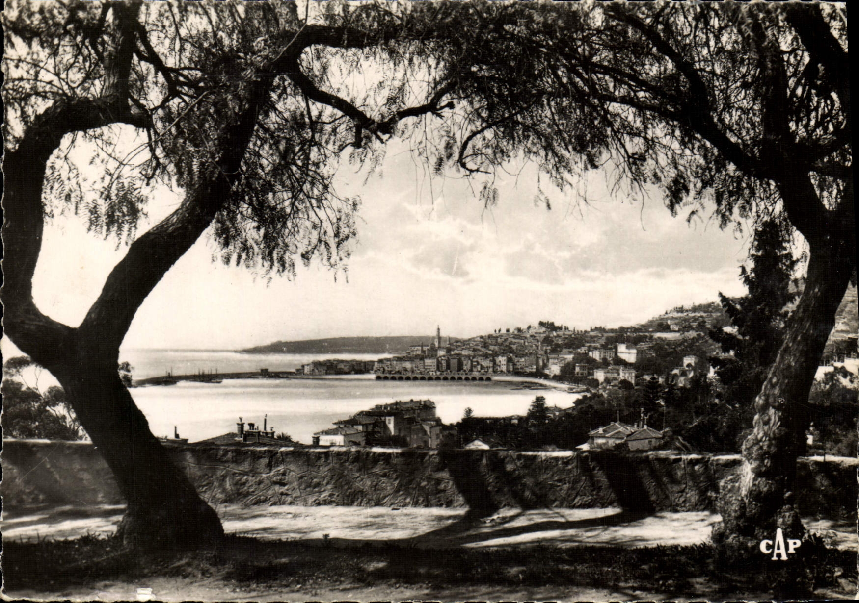 POSTAL MODERNA Menton bulevar tomado visión de Garavan